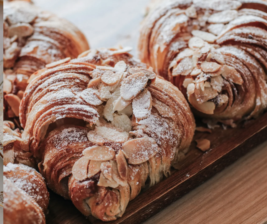 cornetti sfogliati alle mandorle