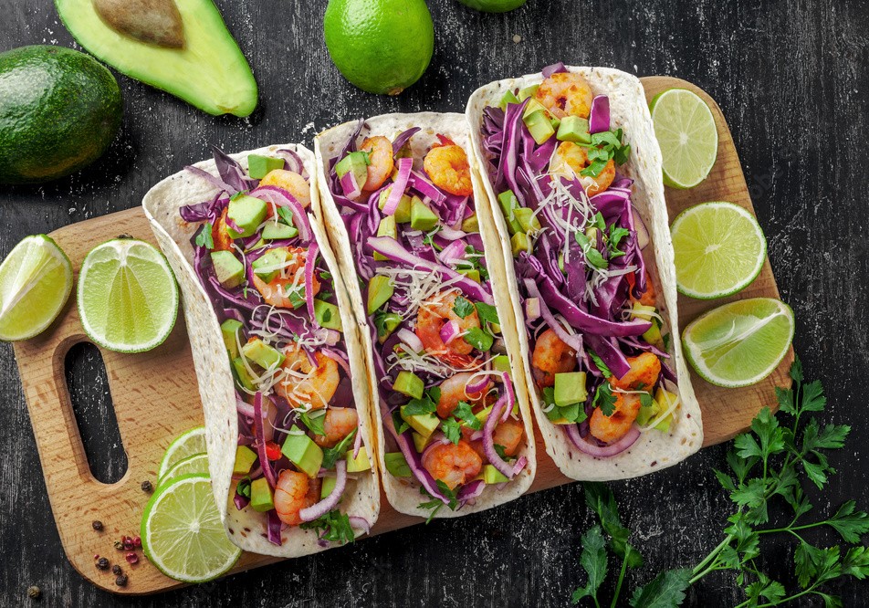 tacos con gamberi avocado e cipolla